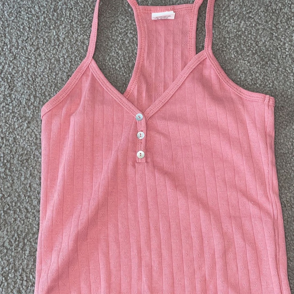 Blush pink cropped tank.
